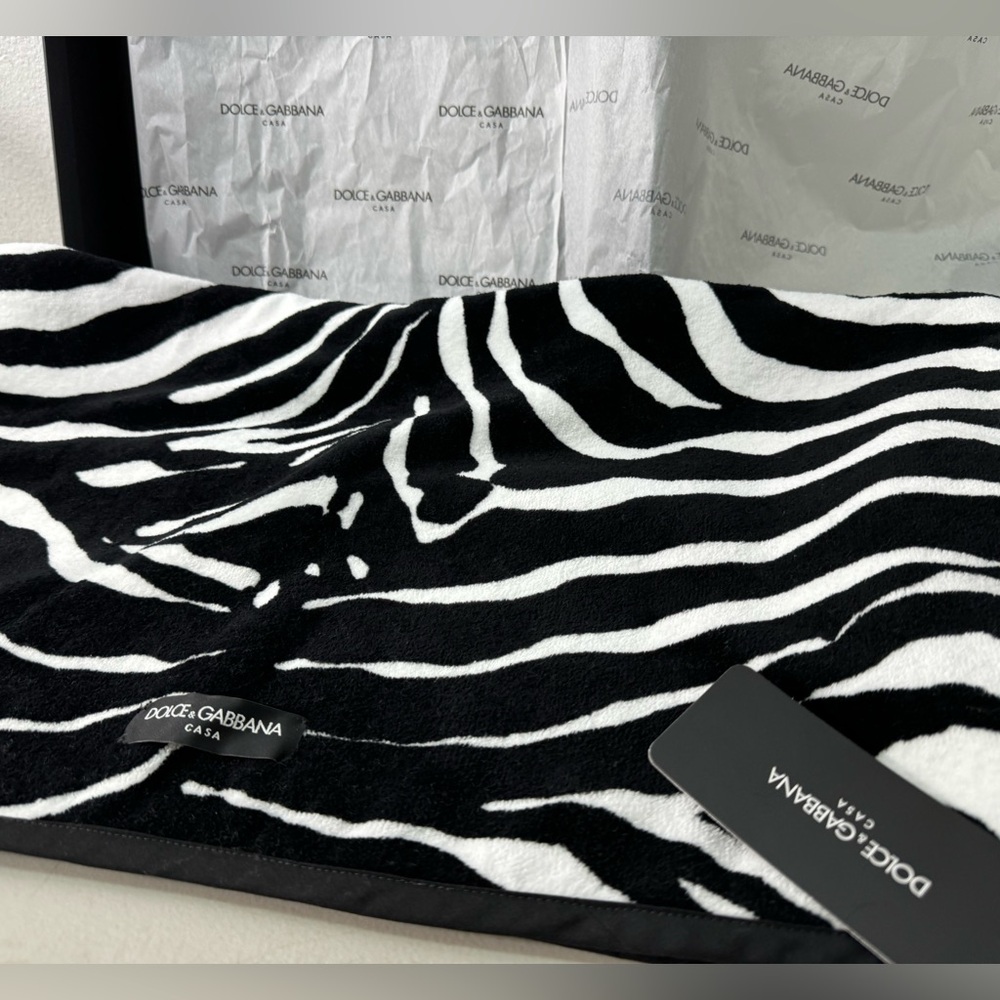 NWT DOLCE & GABANA CASA TOWEL